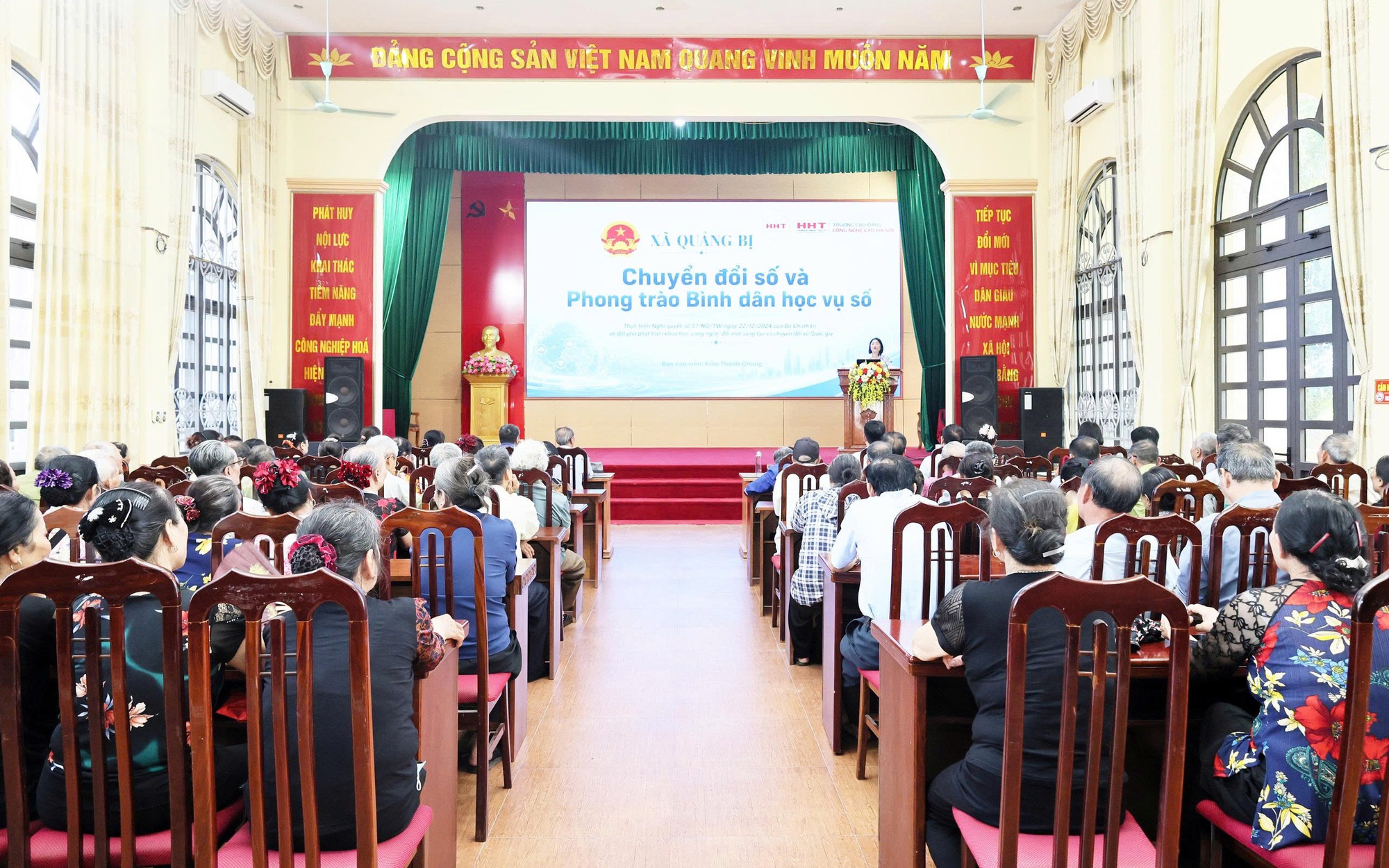 UBND xã Quảng Bị tập huấn kỹ năng số cho Người cao tuổi