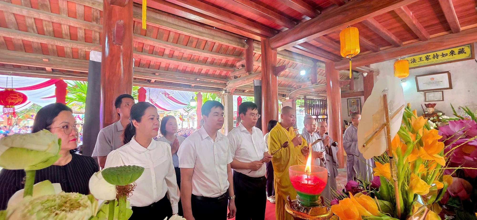 Thăm, tặng quà, chúc mừng Ngày đại lễ Phật đản PL. 2570 - DL.2026 Chùa Diên Phúc thôn Liên Hiệp 8 xã Hát Môn.- Ảnh 4.