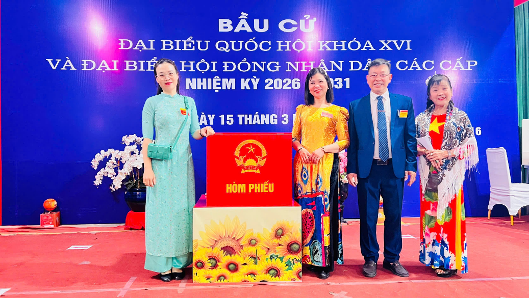 CÔ PHÓ HIỆU TRƯỞNG BÙI THỊ MINH HOÀN: TRÁI TIM NHIỆT HUYẾT VÀ BẢN LĨNH CỦA NGƯỜI GIỮ LỬA DƯỚI
MÁI TRƯỜNG MẦM NON HOA SỮA- Ảnh 3.