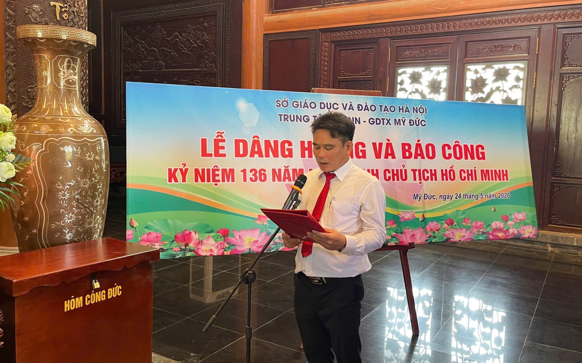 TRUNG TÂM GDNN – GDTX MỸ ĐỨC TỔ CHỨC LỄ DÂNG HƯƠNG VÀ PHÁT THƯỞNG TẠI NHÀ LƯU NIỆM BÁC HỒ