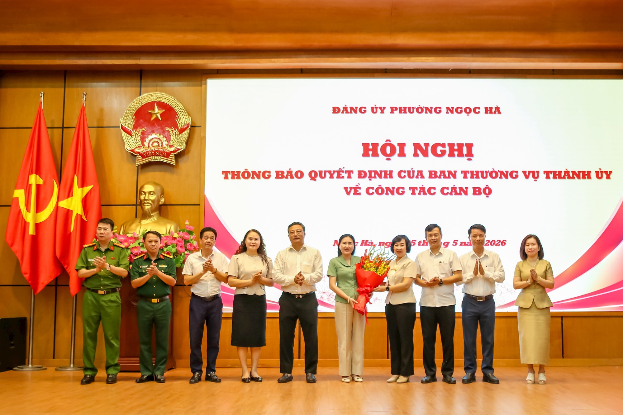 Đồng chí Đỗ Thị Lan Hương giữ chức Bí thư Đảng ủy phường Ngọc Hà- Ảnh 3.