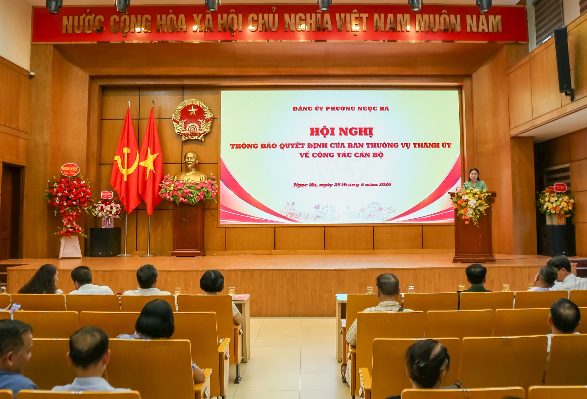 Đồng chí Đỗ Thị Lan Hương giữ chức Bí thư Đảng ủy phường Ngọc Hà- Ảnh 1.