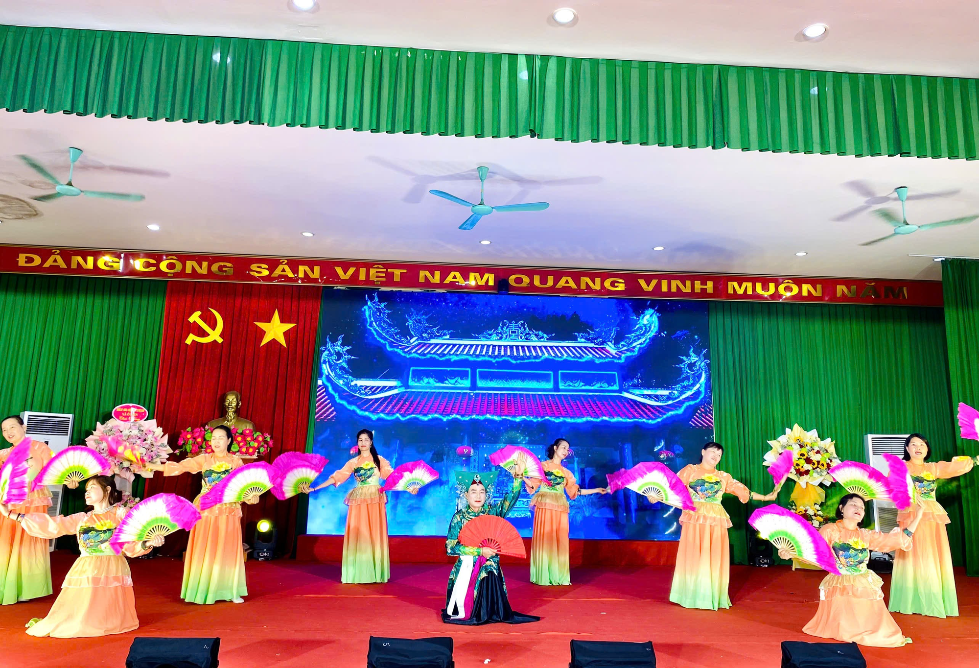 Người cao tuổi khu vực Tân Hội giao lưu văn hoá, dưỡng sinh- Ảnh 2.