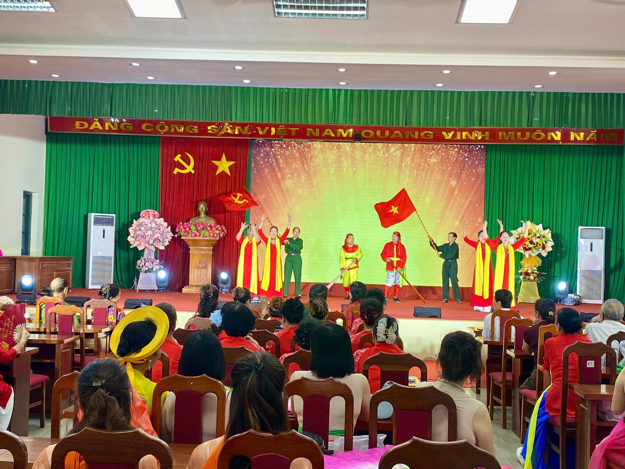 Người cao tuổi khu vực Tân Hội giao lưu văn hoá, dưỡng sinh- Ảnh 3.