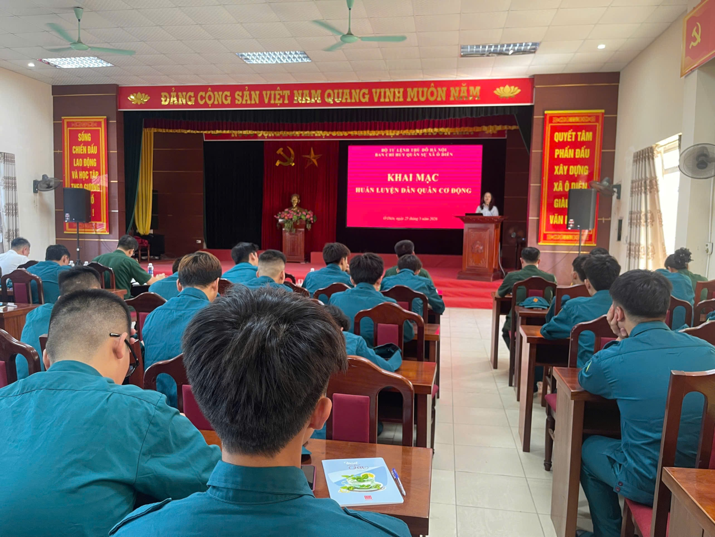 Ban chỉ huy quân sự xã Ô Diên tổ chức khai mạc huấn luyện dân quân cơ động năm 2026.- Ảnh 3.