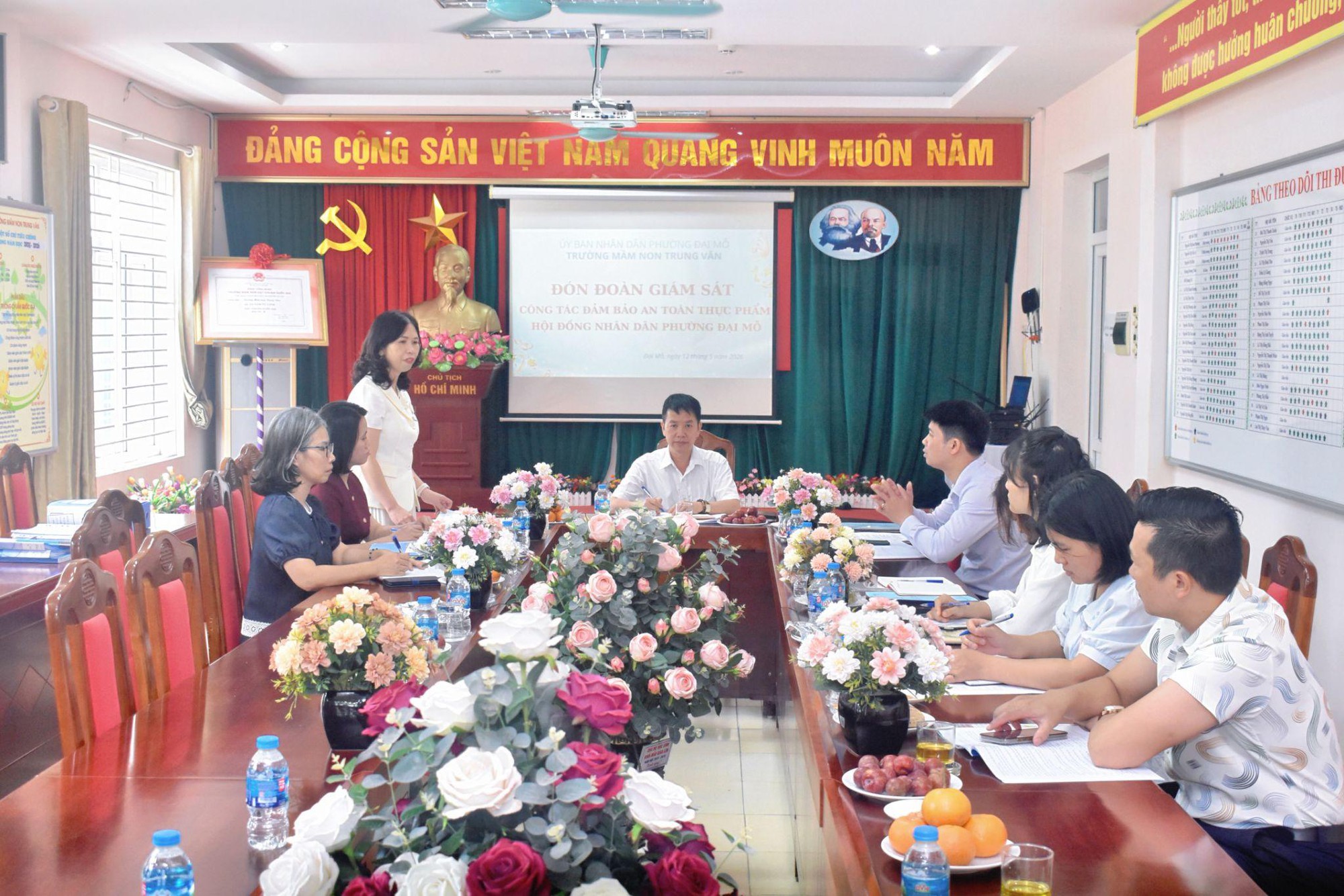 Phường Đại Mỗ tăng cường giám sát vệ sinh an toàn thực phẩm tại các trường học bán trú- Ảnh 1.