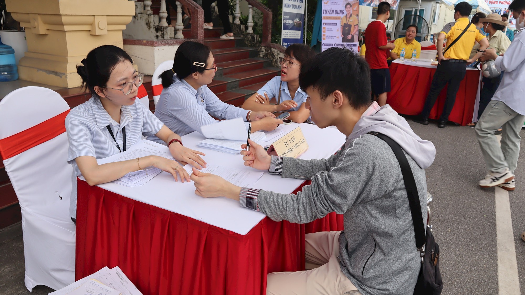 Hơn 2.400 chỉ tiêu tuyển dụng tại Ngày hội tư vấn, giao dịch việc làm năm 2026- Ảnh 7.