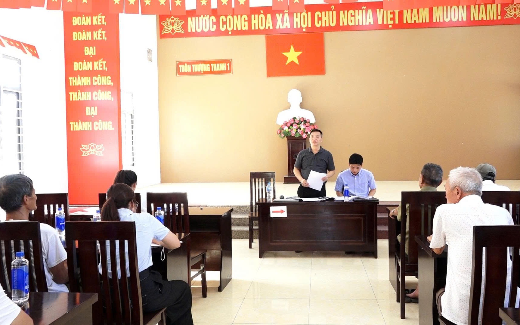 Ảnh: Đ/c Vũ Mạnh Tuấn - Phó Chủ tịch UBND xã phát biểu tại Hội nghị