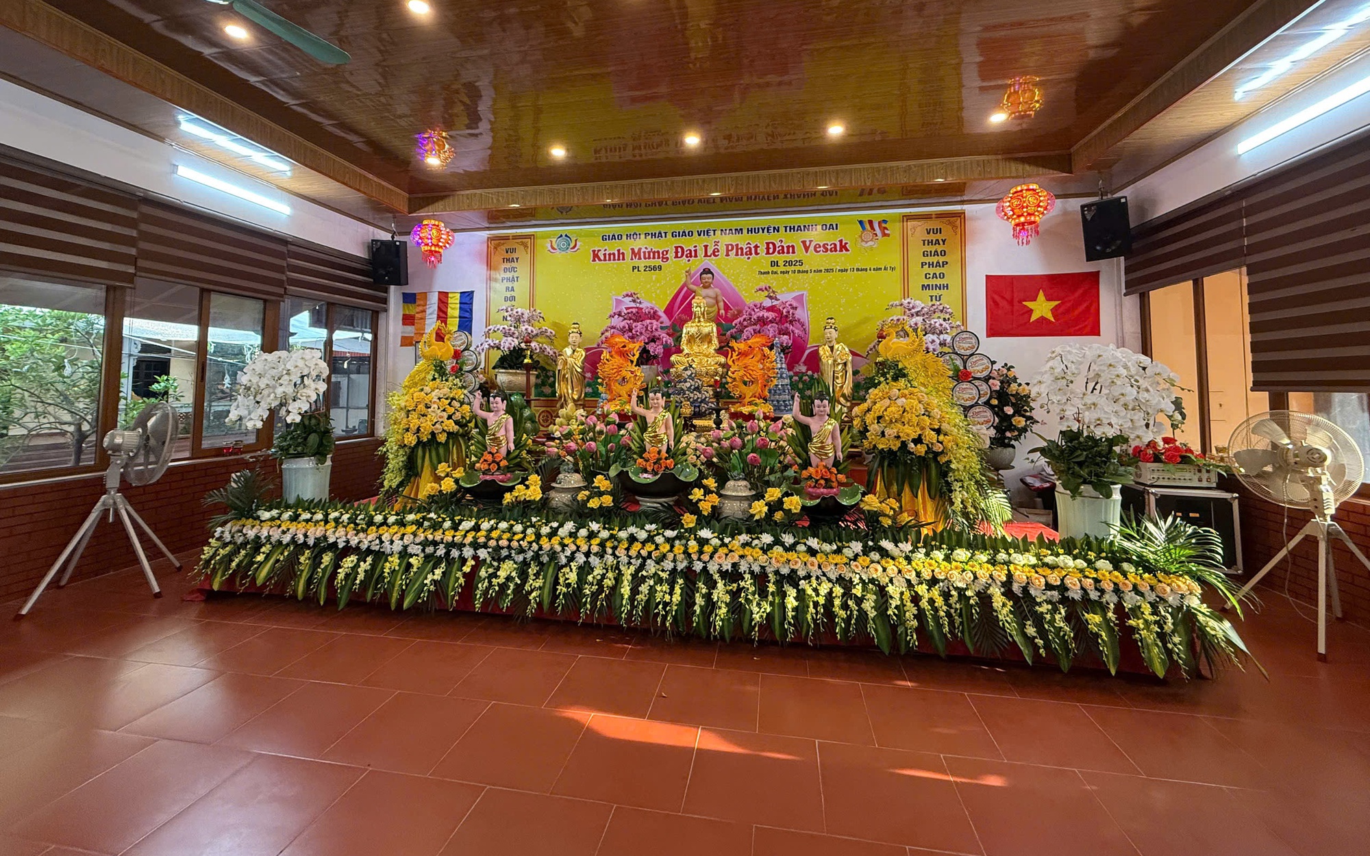 Ảnh: Công tác trang trí tại chùa Vũ Lăng