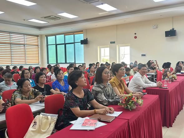 Hội LHPN phường: Phối hợp tổ chức hội nghị tuyên truyền Luật Thủ đô (sửa đổi) 
- Ảnh 2.