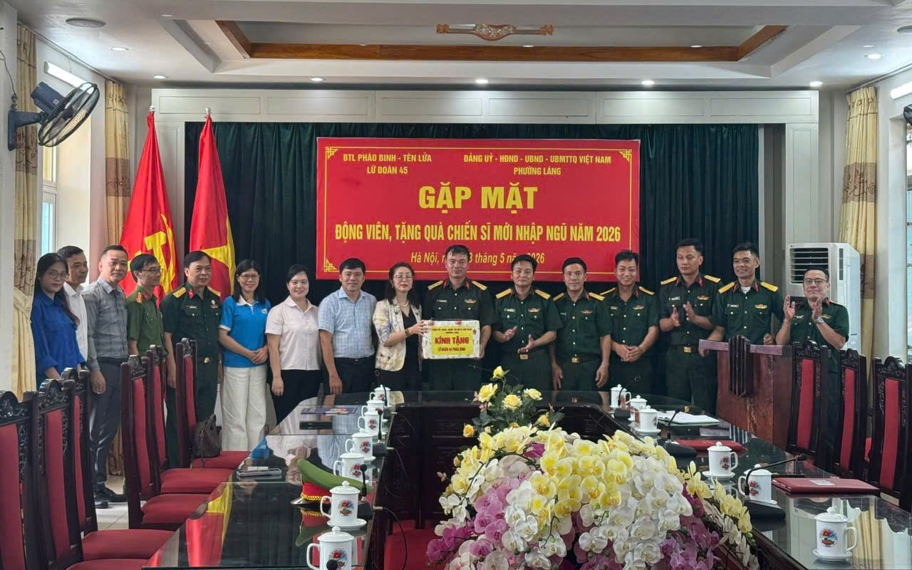 PHƯỜNG LÁNG, THÀNH PHỐ HÀ NỘI TỔ CHỨC ĐOÀN THĂM, ĐỘNG VIÊN CHIẾN SĨ MỚI NHẬP NGŨ NĂM 2026 BẢO ĐẢM TRANG TRỌNG, CHU ĐÁO, AN TOÀN TUYỆT ĐỐI