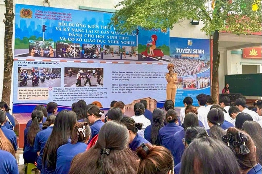 Hà Nội: Nâng cao ý thức an toàn giao thông cho học sinh- Ảnh 1.