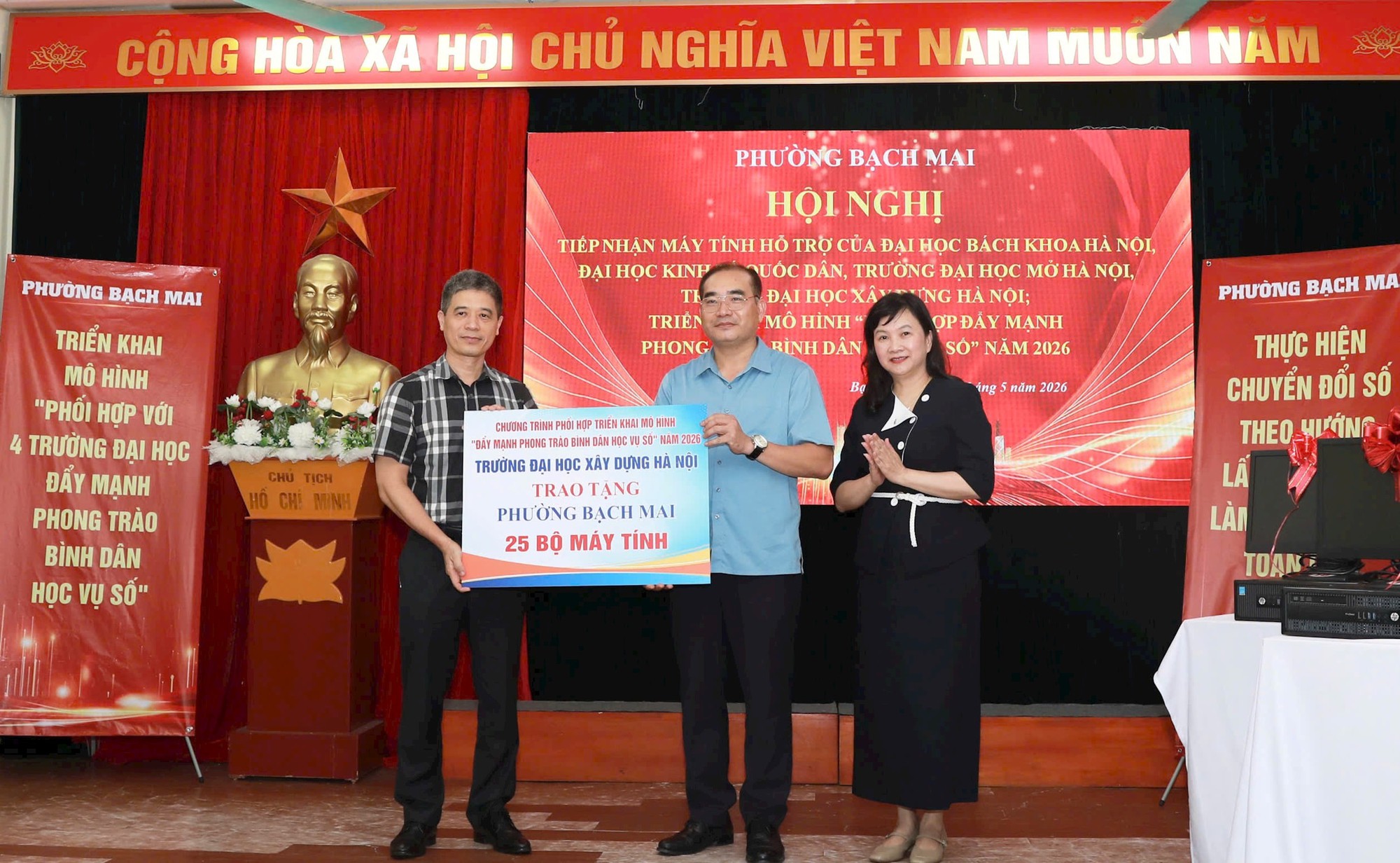 Phường Bạch Mai đưa kỹ năng số đến từng ngõ phố, người dân- Ảnh 1.
