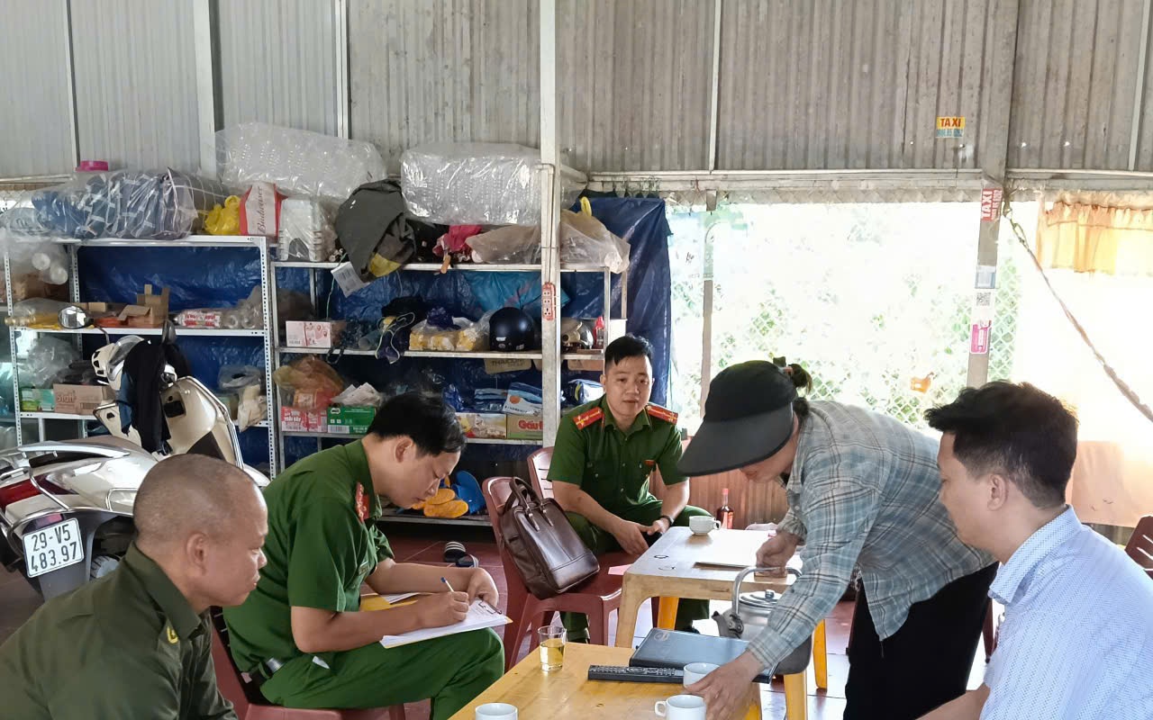 Đoàn kiểm tra liên ngành của UBND xã Hòa Lạc đã tổ chức kiểm tra công tác phòng cháy, chữa cháy và cứu nạn, cứu hộ tại thôn 1 