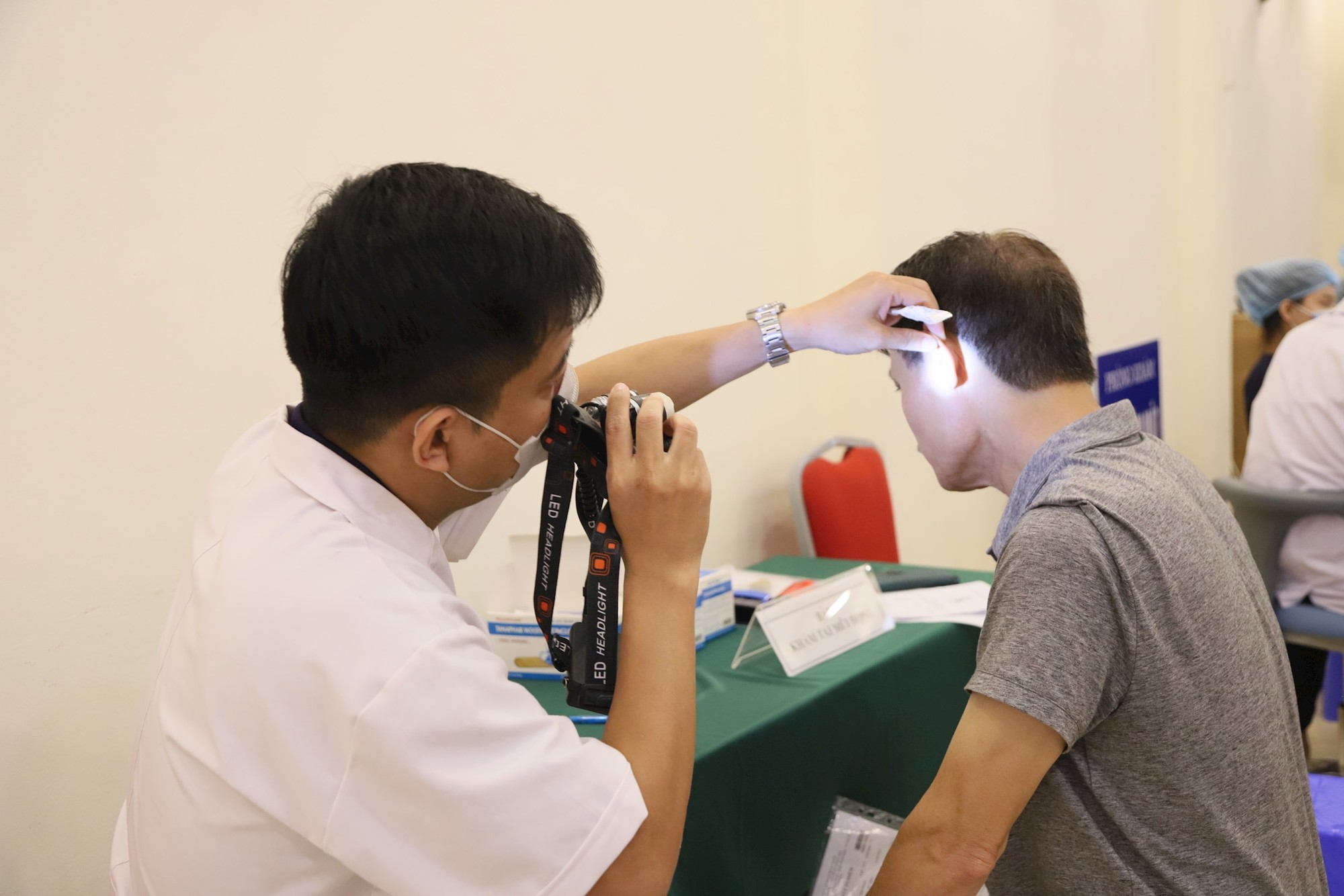 Phường Hoàn Kiếm: Khám, tư vấn sức khỏe miễn phí cho người cao tuổi- Ảnh 3.