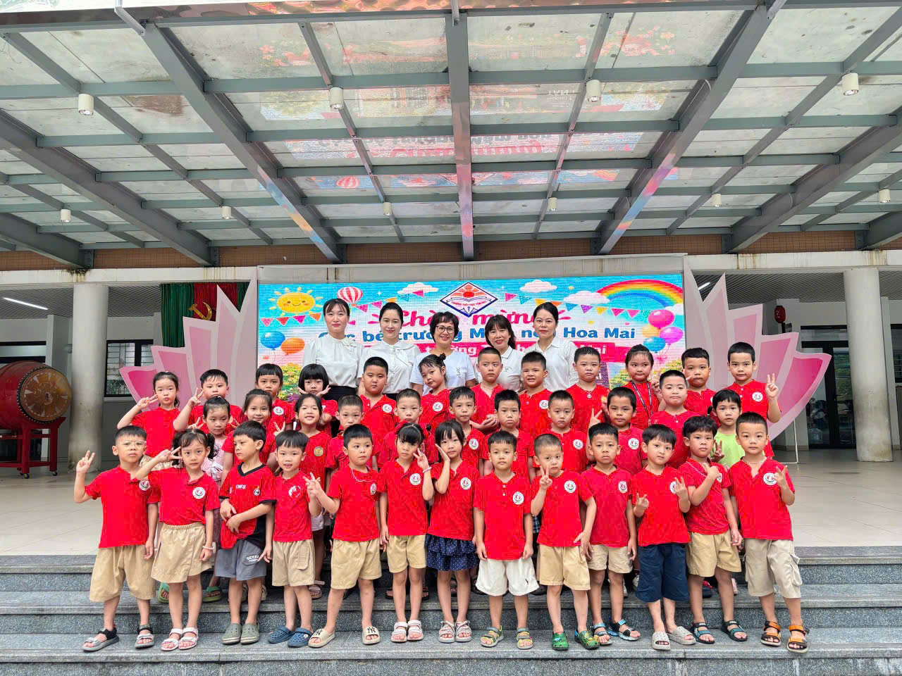 TRẺ MẪU GIÁO 5 TUỔI TRƯỜNG MẦM NON HOA MAI THAM QUAN TRƯỜNG TIỂU HỌC TÂN MAI- Ảnh 1.