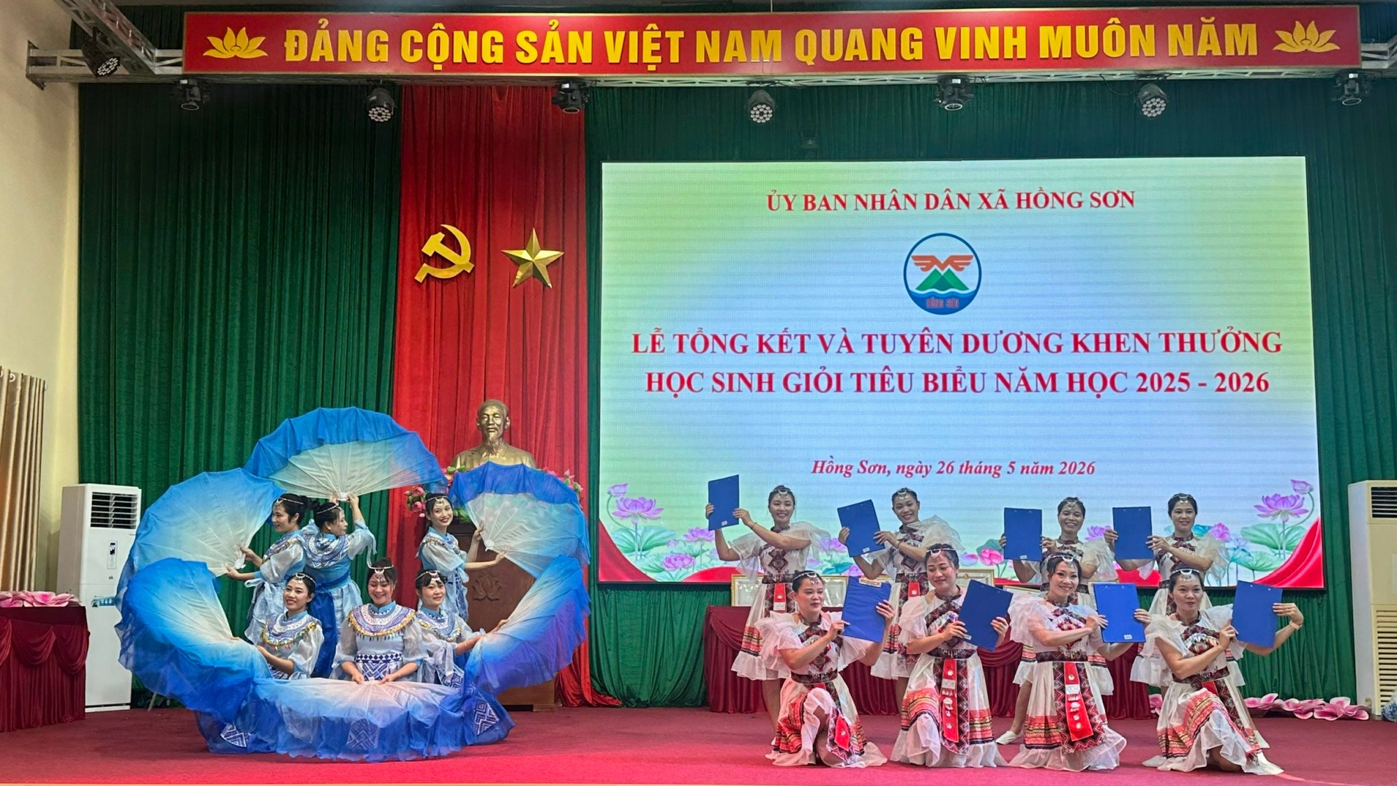 Hồng Sơn tổng kết và tuyên dương khen thưởng 57 học sinh giỏi tiêu biểu năm học 2025 - 2026- Ảnh 1.
