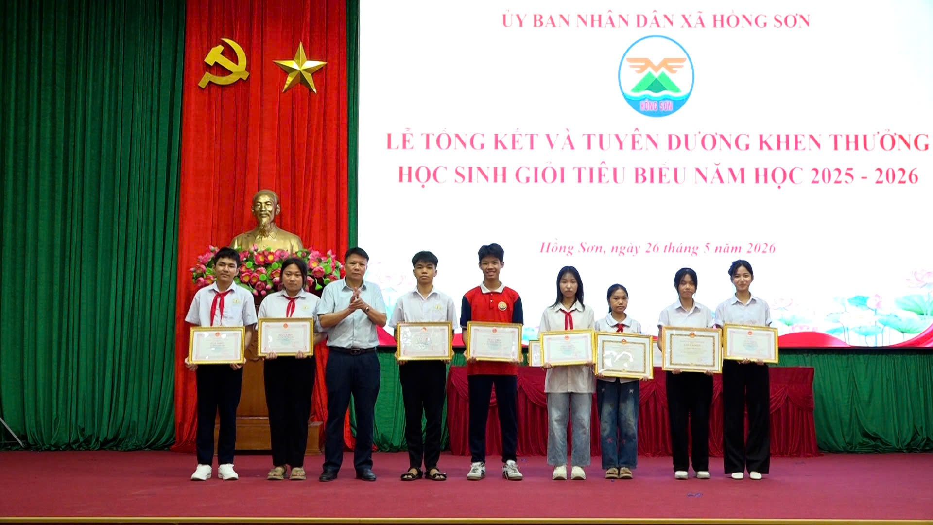 Hồng Sơn tổng kết và tuyên dương khen thưởng 57 học sinh giỏi tiêu biểu năm học 2025 - 2026- Ảnh 2.