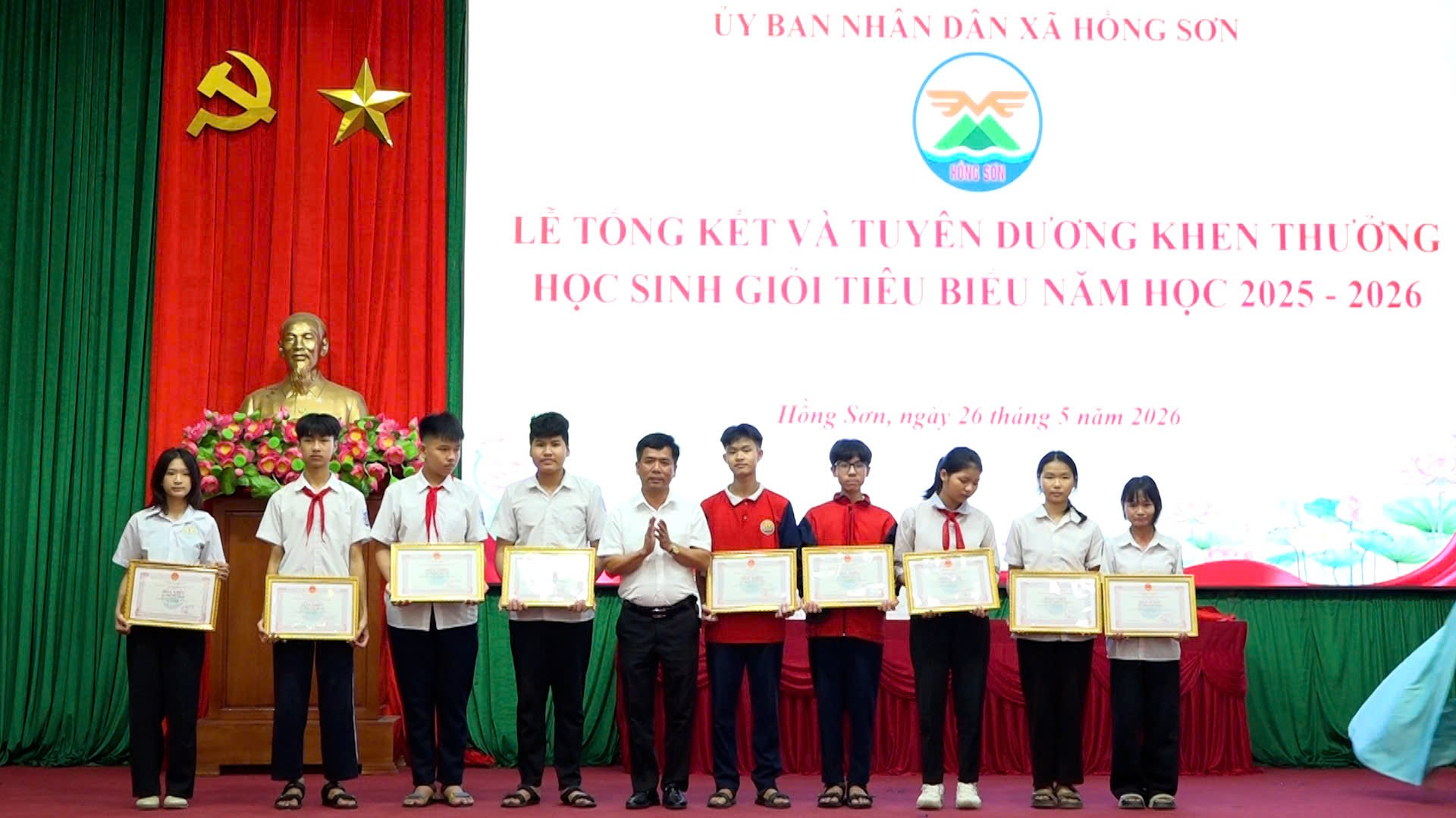 Hồng Sơn tổng kết và tuyên dương khen thưởng 57 học sinh giỏi tiêu biểu năm học 2025 - 2026- Ảnh 3.