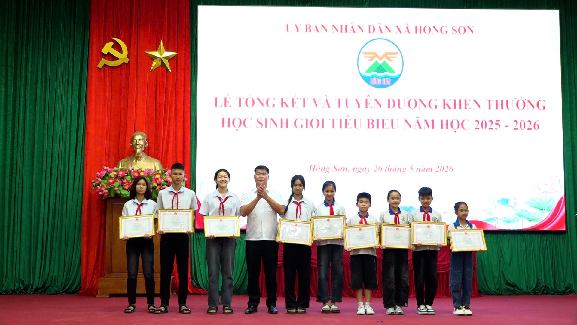 Hồng Sơn tổng kết và tuyên dương khen thưởng 57 học sinh giỏi tiêu biểu năm học 2025 - 2026- Ảnh 4.