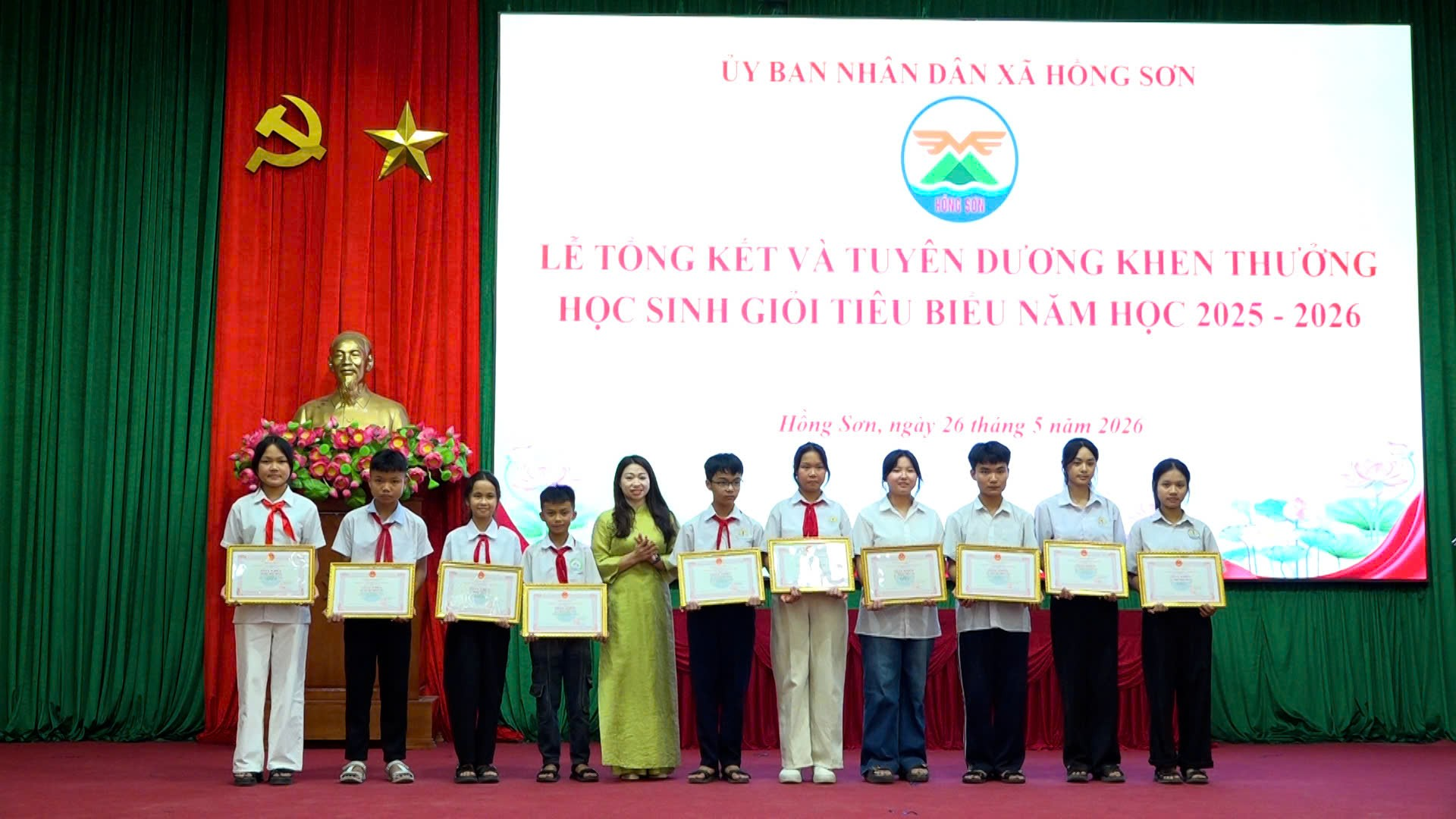 Hồng Sơn tổng kết và tuyên dương khen thưởng 57 học sinh giỏi tiêu biểu năm học 2025 - 2026- Ảnh 5.