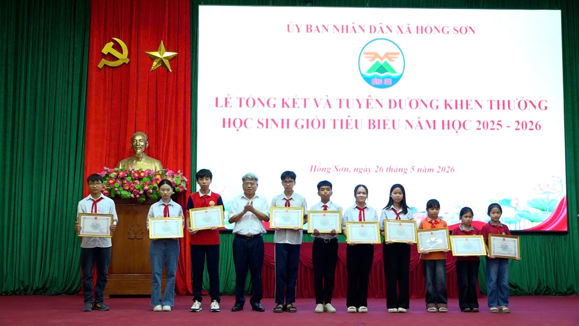 Hồng Sơn tổng kết và tuyên dương khen thưởng 57 học sinh giỏi tiêu biểu năm học 2025 - 2026- Ảnh 6.