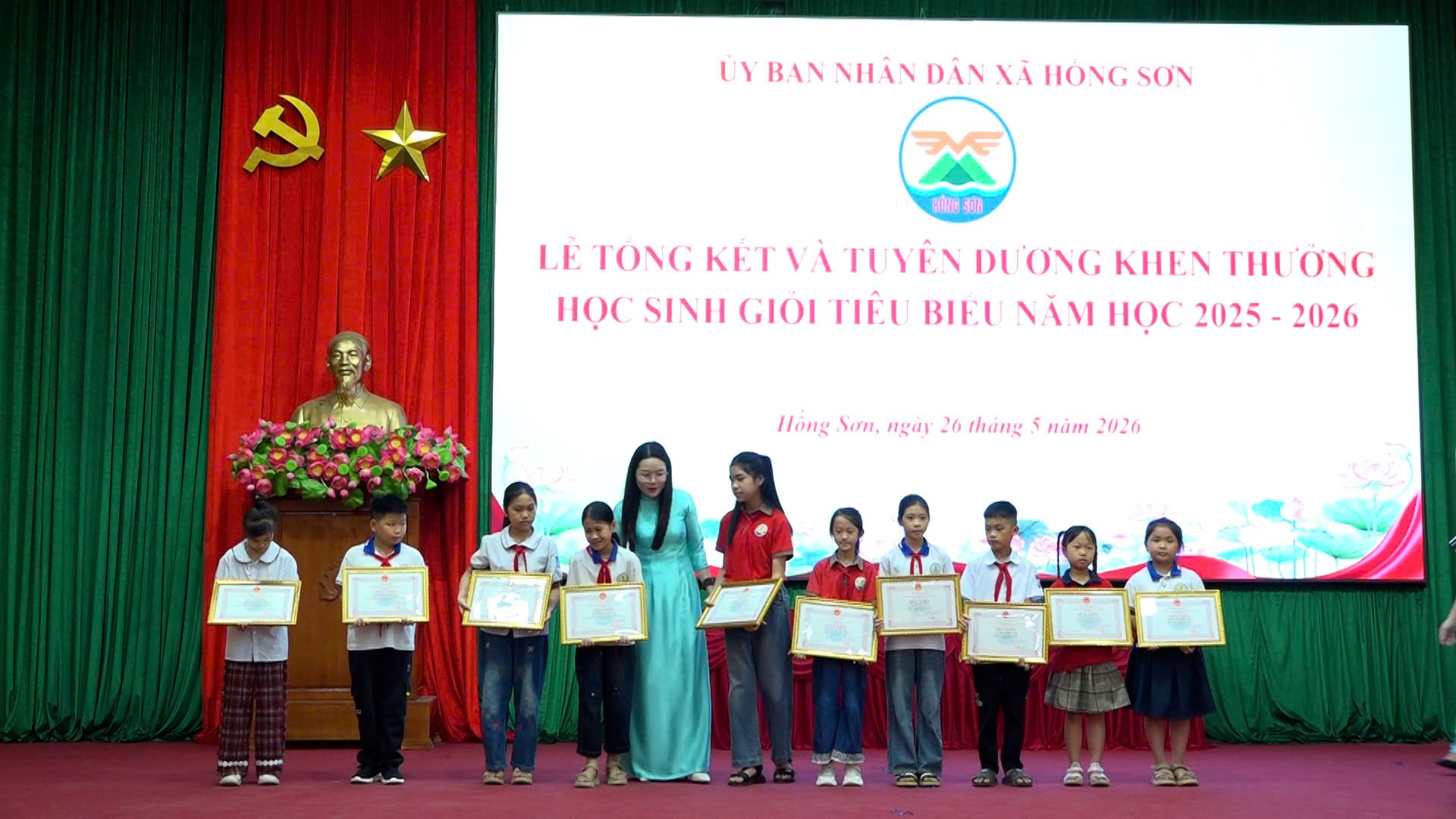 Hồng Sơn tổng kết và tuyên dương khen thưởng 57 học sinh giỏi tiêu biểu năm học 2025 - 2026- Ảnh 7.