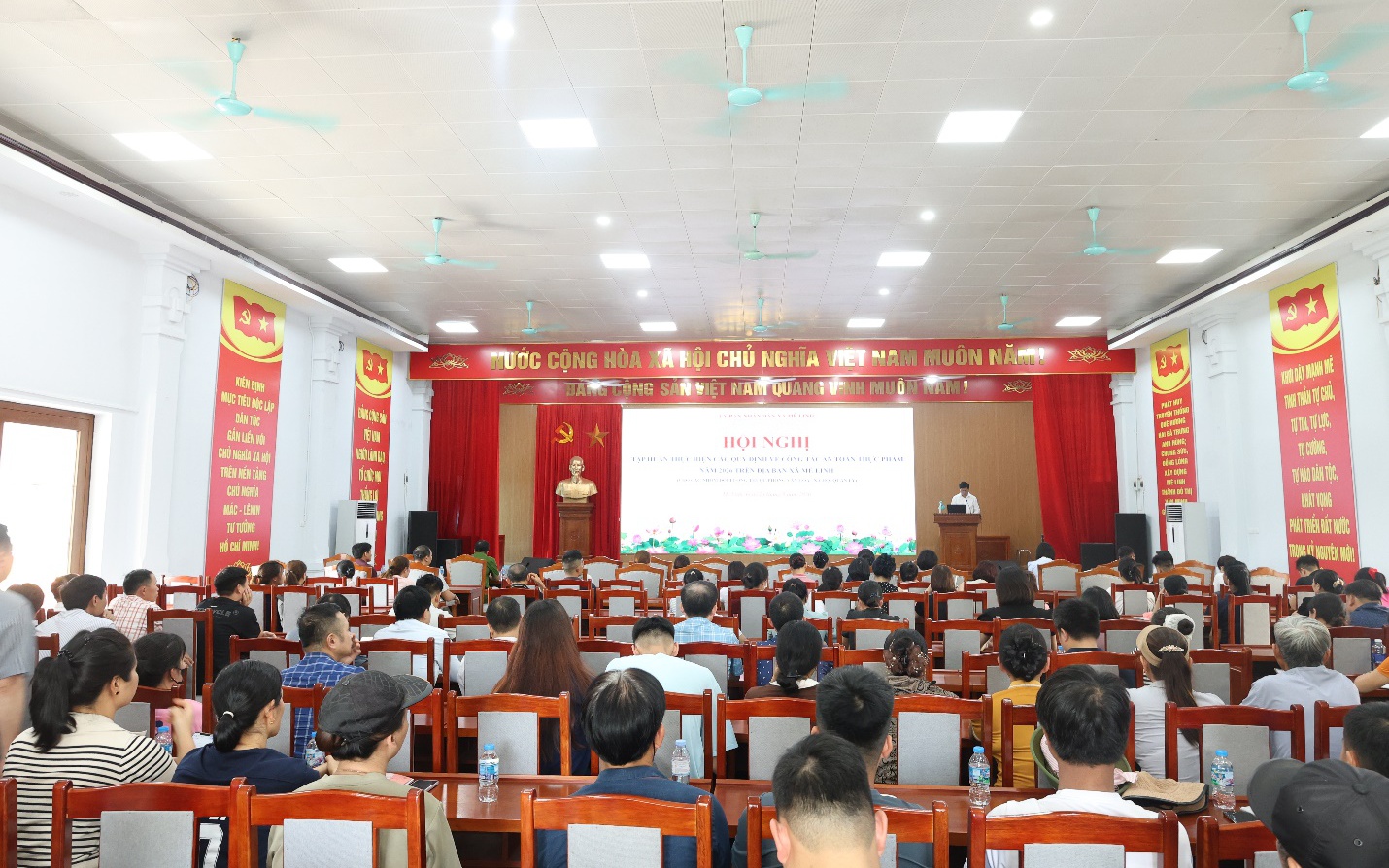UBND xã Mê Linh tổ chức hội nghị tập huấn thực hiện các quy định về công tác an toàn thực phẩm năm 2026 trên địa bàn xã