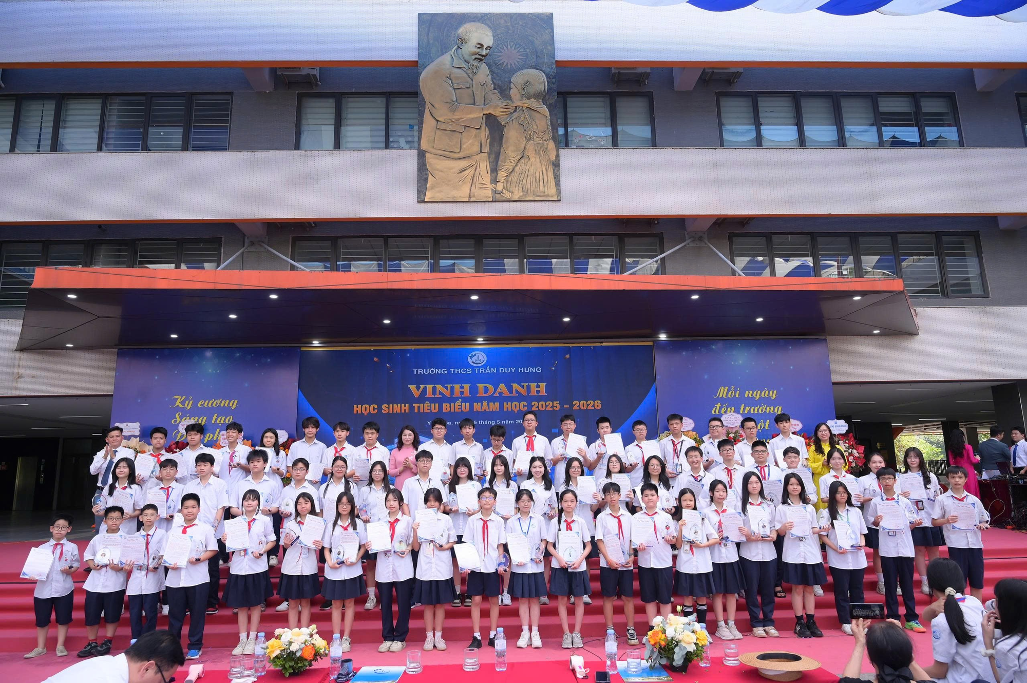 🌟Lễ Tổng kết năm học 2025 - 2026 của Trường THCS Trần Duy Hưng: Khép lại một hành trình rực rỡ - Mở ra những ước mơ bay xa 🌟- Ảnh 4.