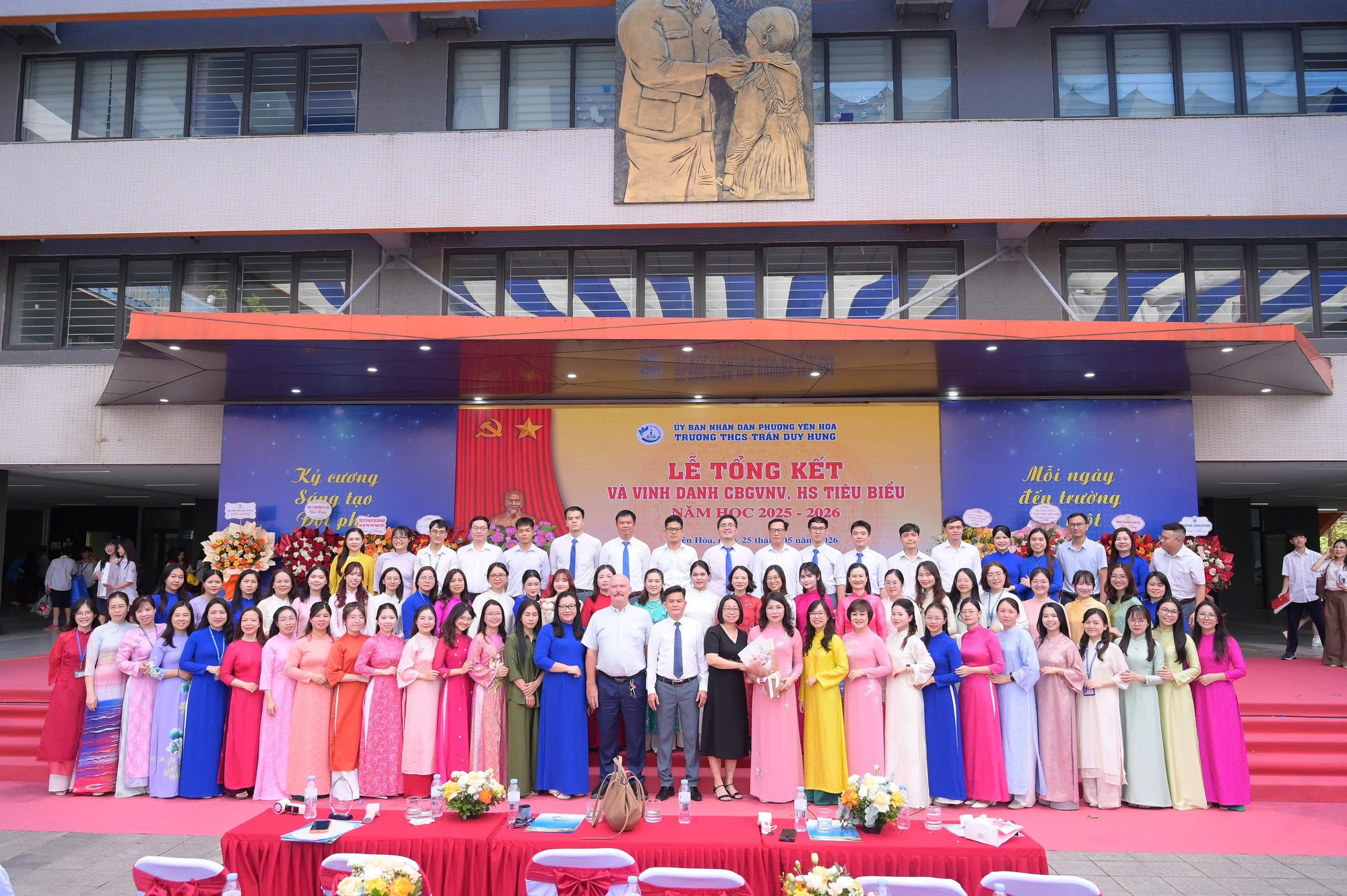 🌟Lễ Tổng kết năm học 2025 - 2026 của Trường THCS Trần Duy Hưng: Khép lại một hành trình rực rỡ - Mở ra những ước mơ bay xa 🌟- Ảnh 5.