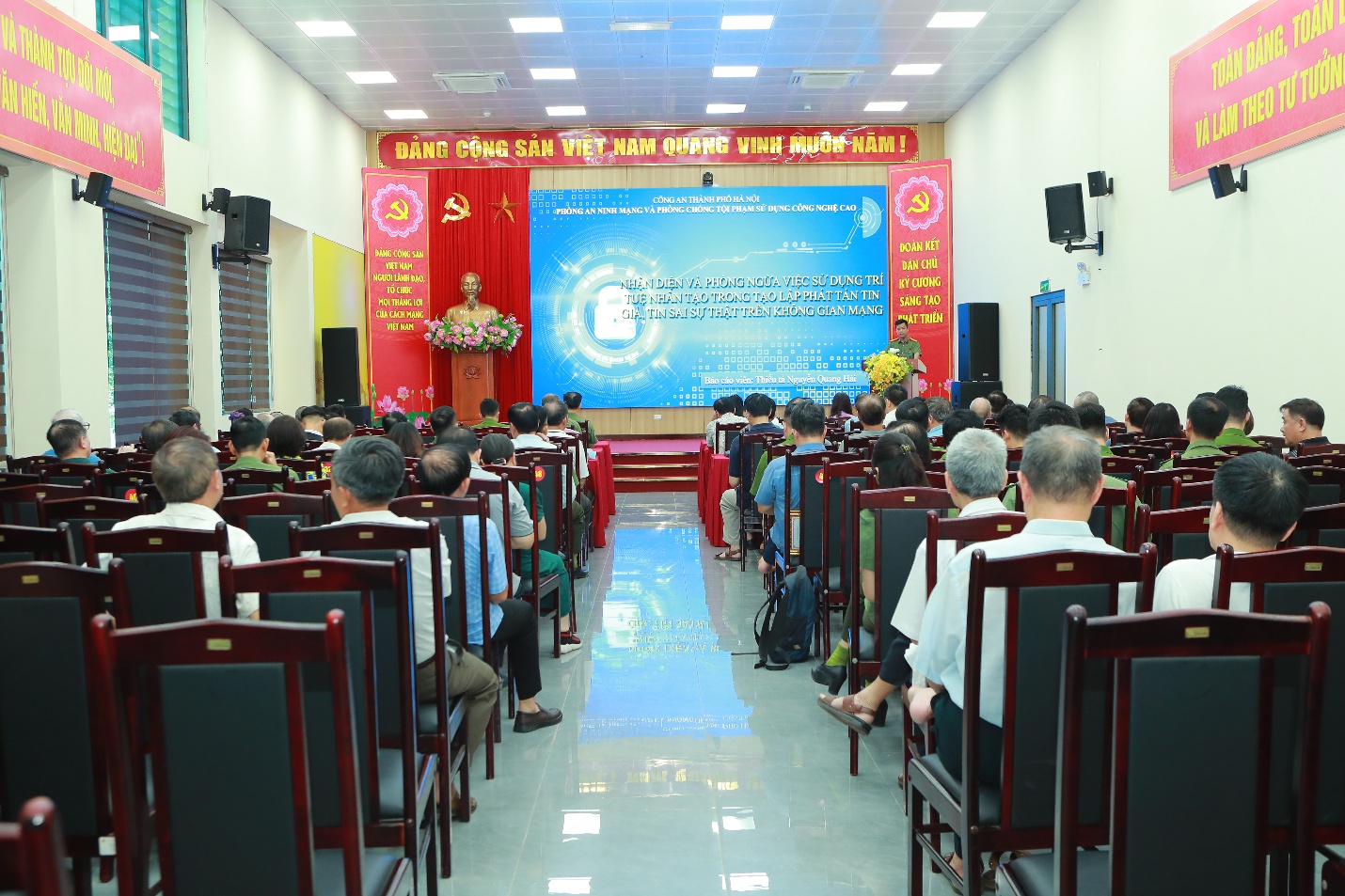 Phường Phương Liệt tập huấn nhận diện tin giả do trí tuệ nhân tạo tạo lập trên không gian mạng- Ảnh 1.