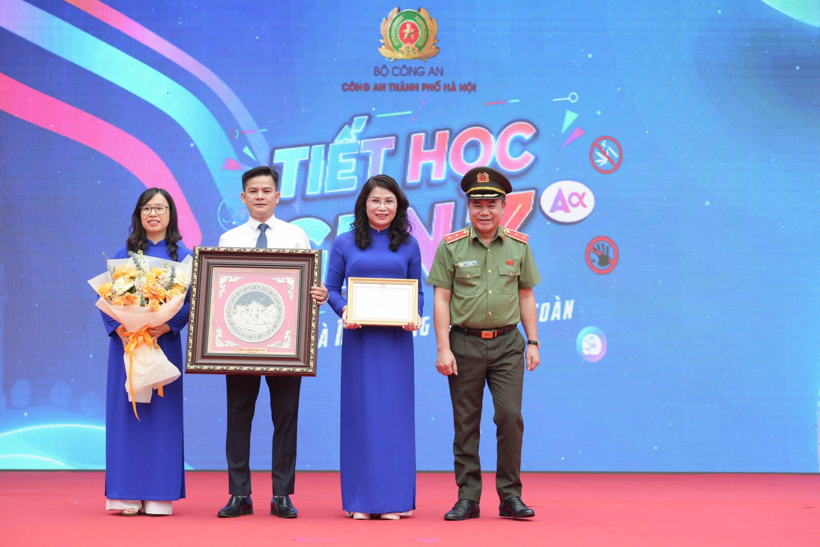 "Tiết học Gen Z" bùng nổ tại điểm cầu trung tâm Trường THCS Trần Duy Hưng- Ảnh 4.