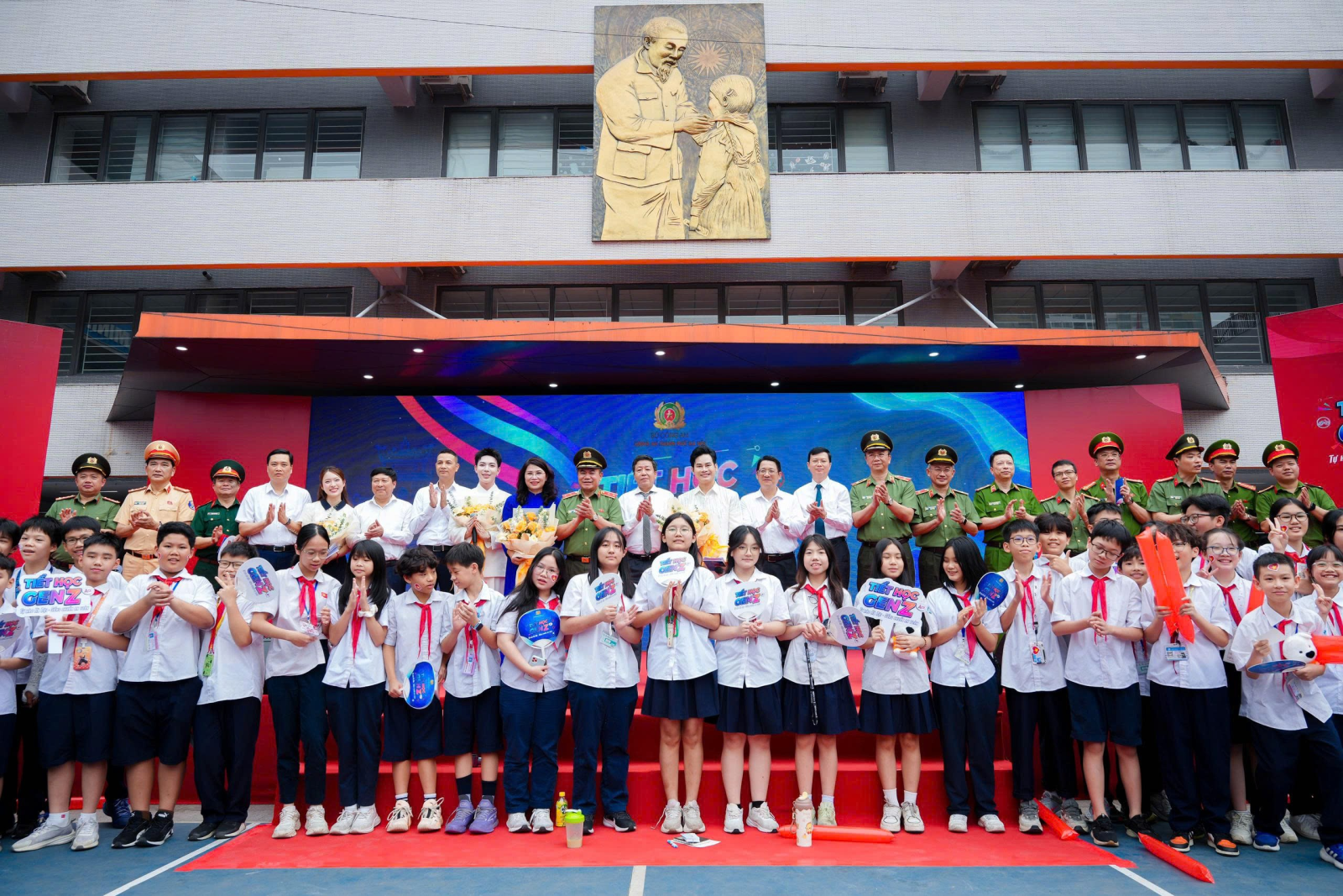 "Tiết học Gen Z" bùng nổ tại điểm cầu trung tâm Trường THCS Trần Duy Hưng- Ảnh 5.
