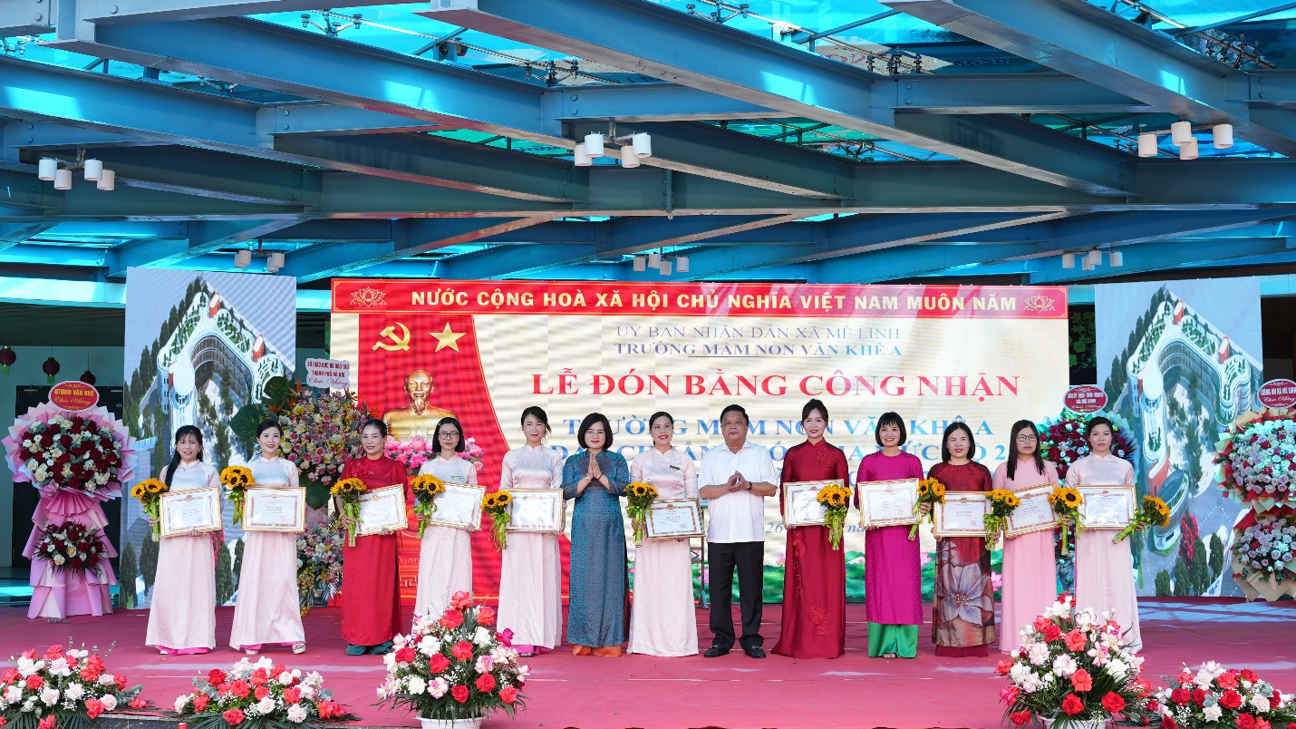 Mê Linh: Trường Mầm non Văn Khê A đón Bằng công nhận đạt chuẩn Quốc gia mức độ 2 và tổng kết năm học 2025 - 2026- Ảnh 8.