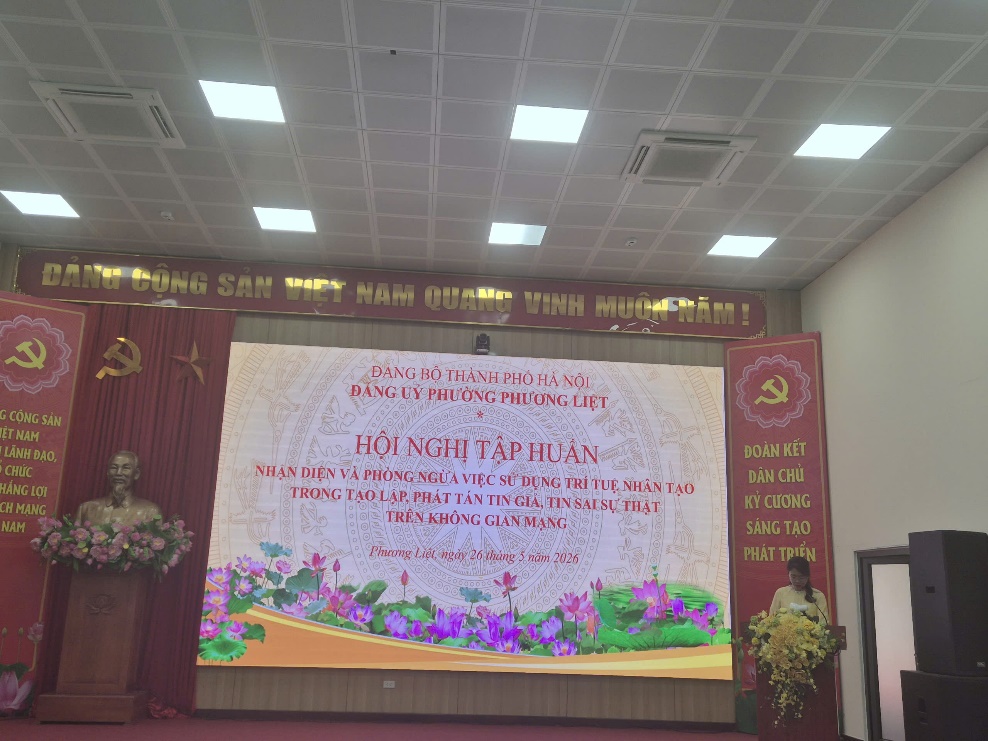 Công an phường Phương Liệt tham mưu UBND phường tổ chức tập huấn nhận diện và phòng ngừa việc sử dụng trí tuệ nhân tạo trong tạo lập phát tán tin giả, tin sai sự thật trên không gian mạng- Ảnh 1.