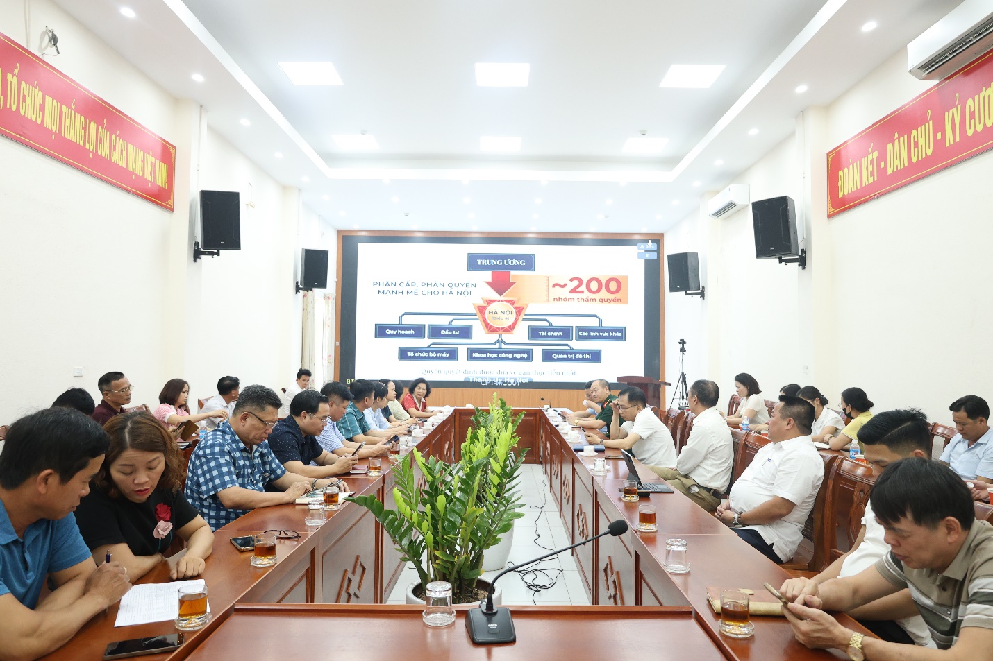 Xã Mê Linh tham dự trực tuyến hội nghị Báo cáo viên tháng 6/2026 do Trung ương tổ chức- Ảnh 1.