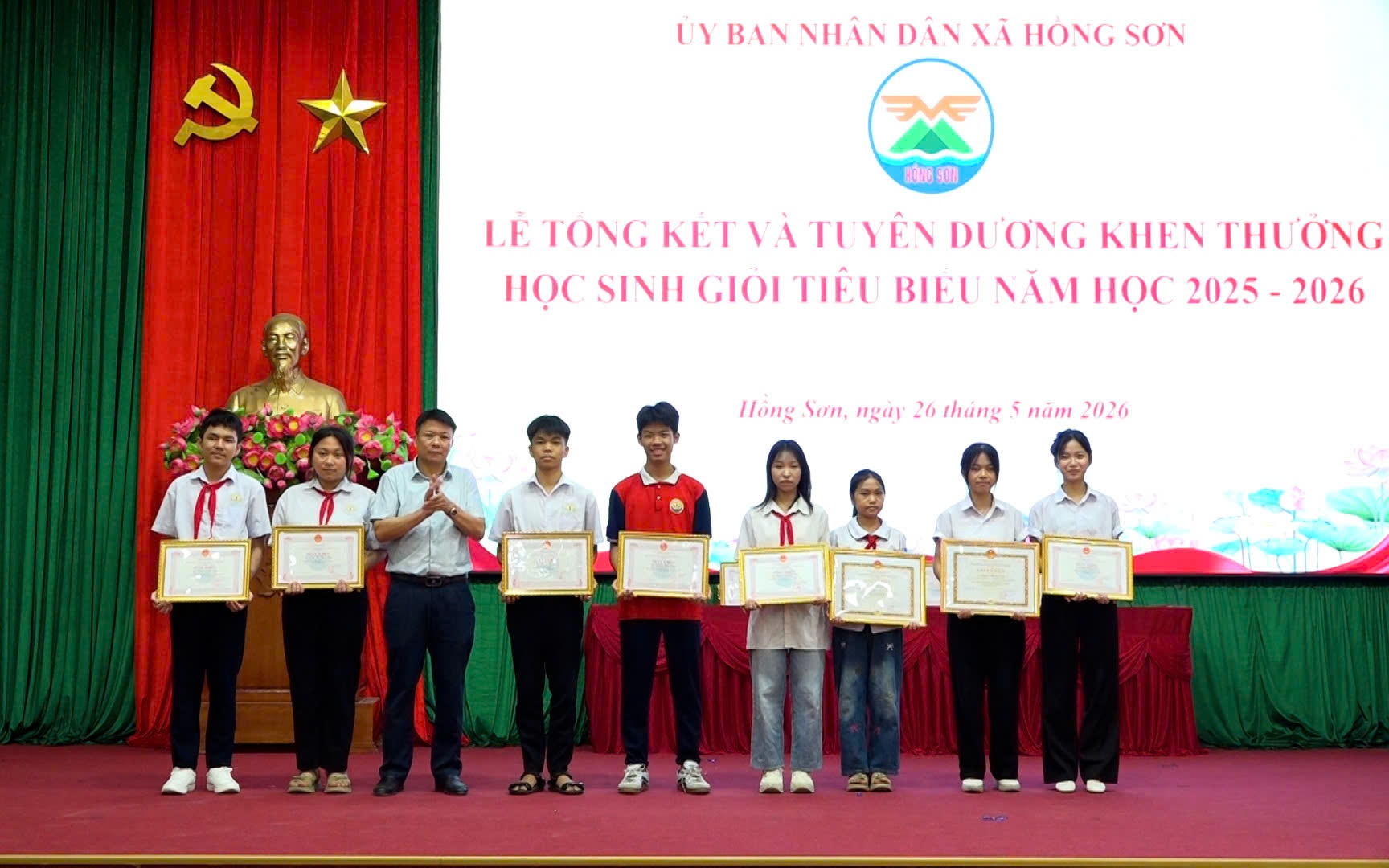Hồng Sơn tổng kết và tuyên dương khen thưởng 57 học sinh giỏi tiêu biểu năm học 2025 - 2026