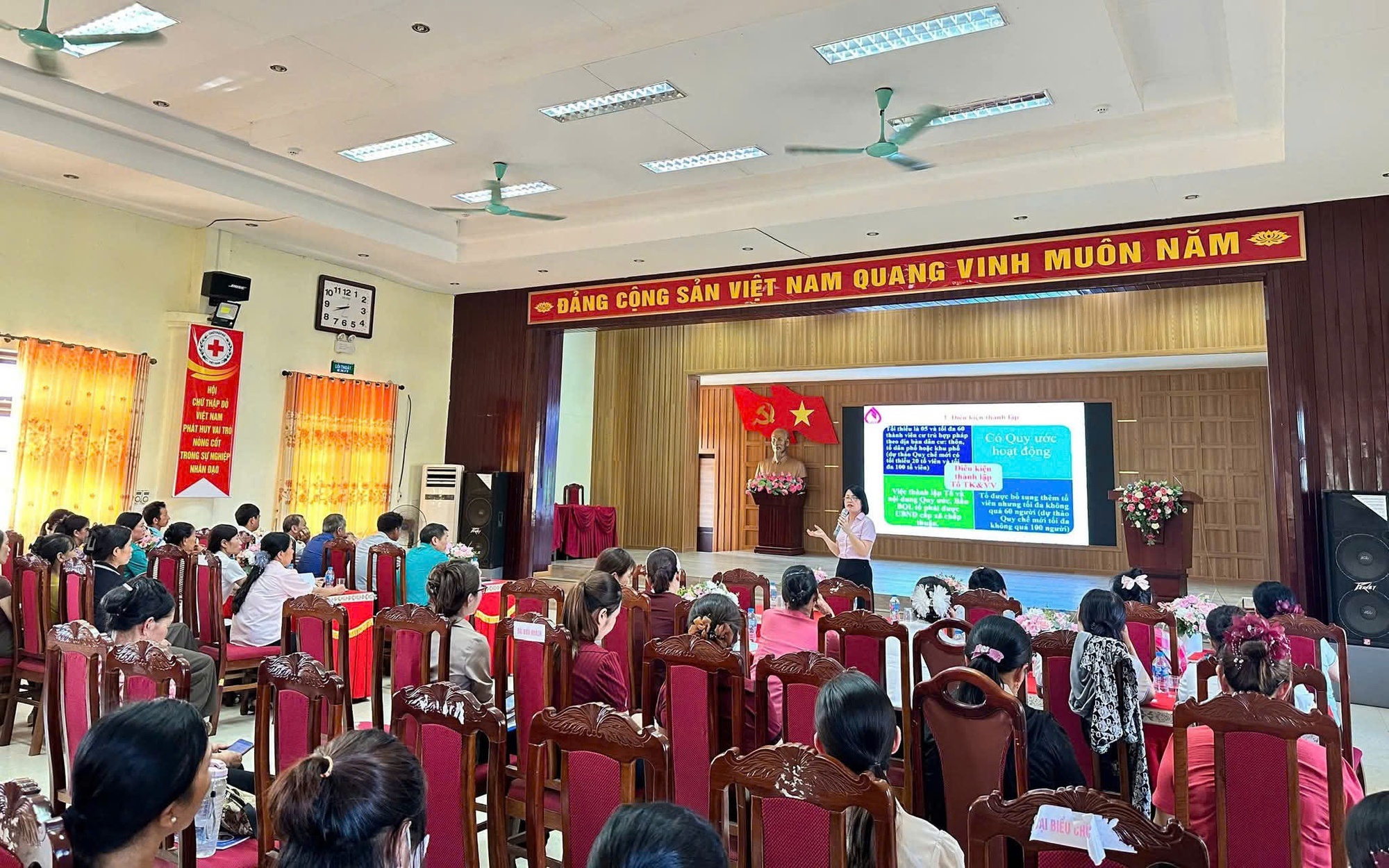 xã Bất Bạt: Nâng cao năng lực cho đội ngũ cán bộ tổ tiết kiệm và vay vốn – 