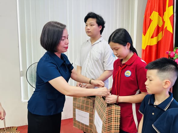 Ấm áp những vòng tay “Mẹ đỡ đầu”- Ảnh 4.