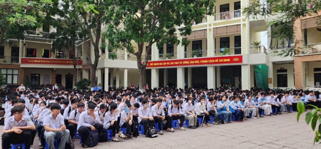 Công an xã Hoài Đức tăng cường tuyên truyền phòng, chống tác hại của ma túy và phổ biến Luật Phòng, chống ma túy năm 2025- Ảnh 1.