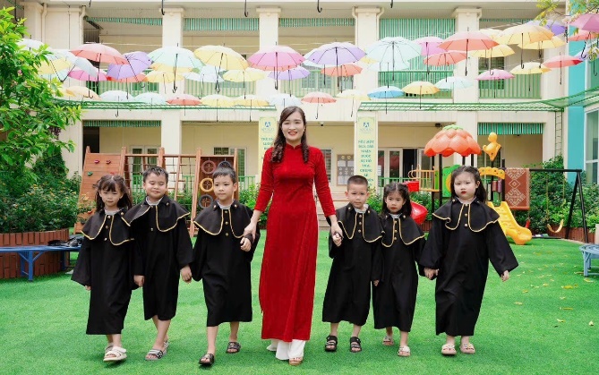 HƯƠNG THƠM CỦA LÒNG TẬN TỤY: CÔ GIÁO LÊ THỊ HOÀI VÀ HÀNH TRÌNH ƯƠM NHƯNG MÂM XANH- Ảnh 2.