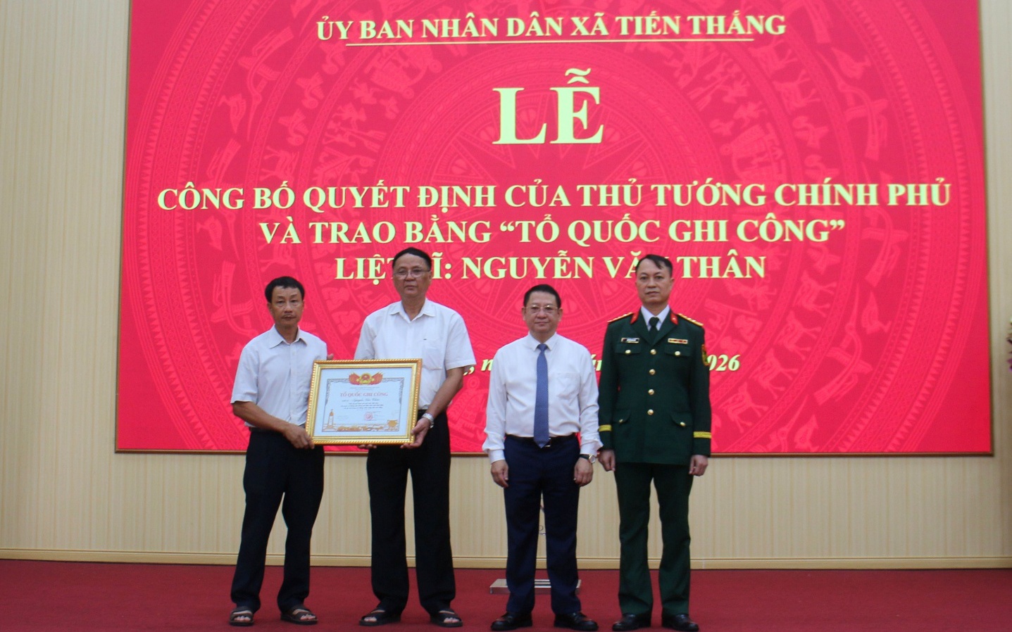 UBND xã Tiến Thắng tổ chức Lễ công bố Quyết định của Thủ tướng Chính phủ và trao Bằng “Tổ quốc ghi công” cho gia đình liệt sĩ Nguyễn Văn Thân