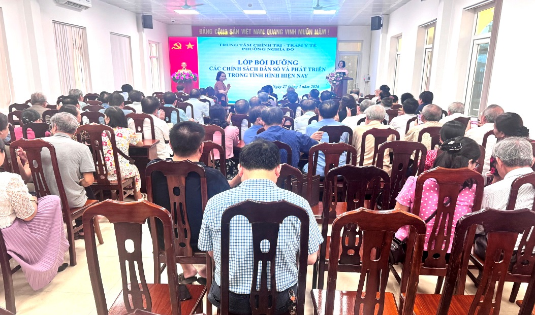 Phường Nghĩa Đô: Hơn 220 cán bộ cơ sở tham gia lớp bồi dưỡng chính sách dân số và phát triển- Ảnh 1.