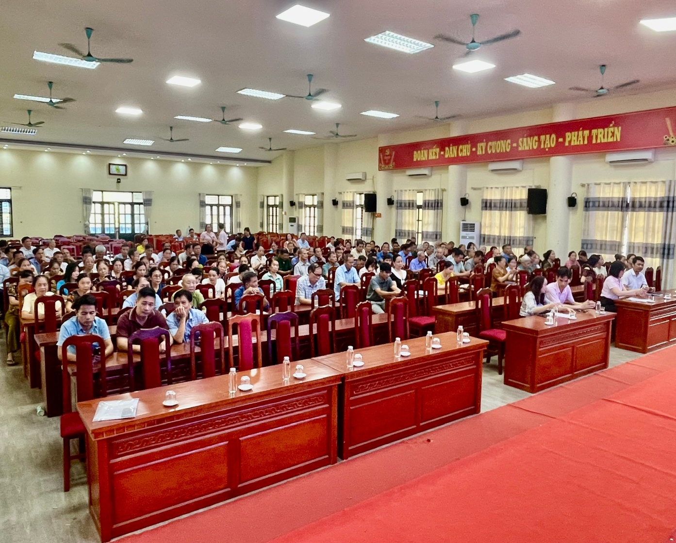 UBND xã Ô Diên phối hợp với ngân hàng chính sách xã hội Đan Phượng tổ chức hội nghị tập huấn nghiệp vụ công tác vay vốn năm 2026- Ảnh 1.
