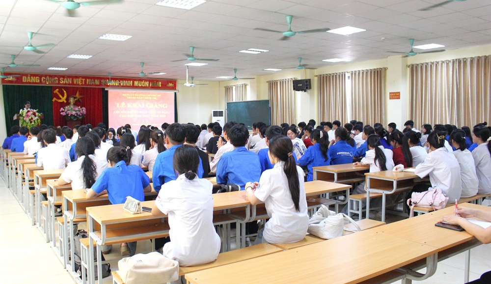 Xuân Mai 34 học sinh THPT tham gia lớp khai giảng lớp bồi dưỡng nhận thức về Đảng năm 2026- Ảnh 2.