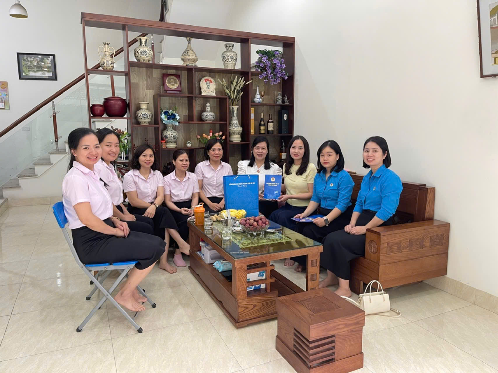 Phường Yên Sở thăm, tặng quà cho đoàn viên, người lao động bị tai nạn lao động, bệnh nghề nghiệp- Ảnh 1.