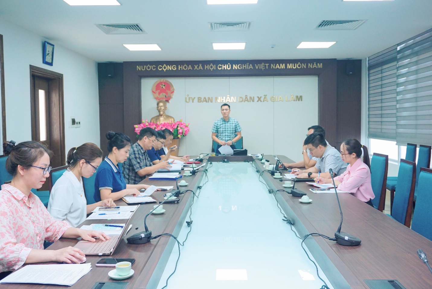 UBND xã Gia Lâm giao ban đánh giá kết quả giải quyết 05 điểm nghẽn trên địa bàn xã- Ảnh 1.
