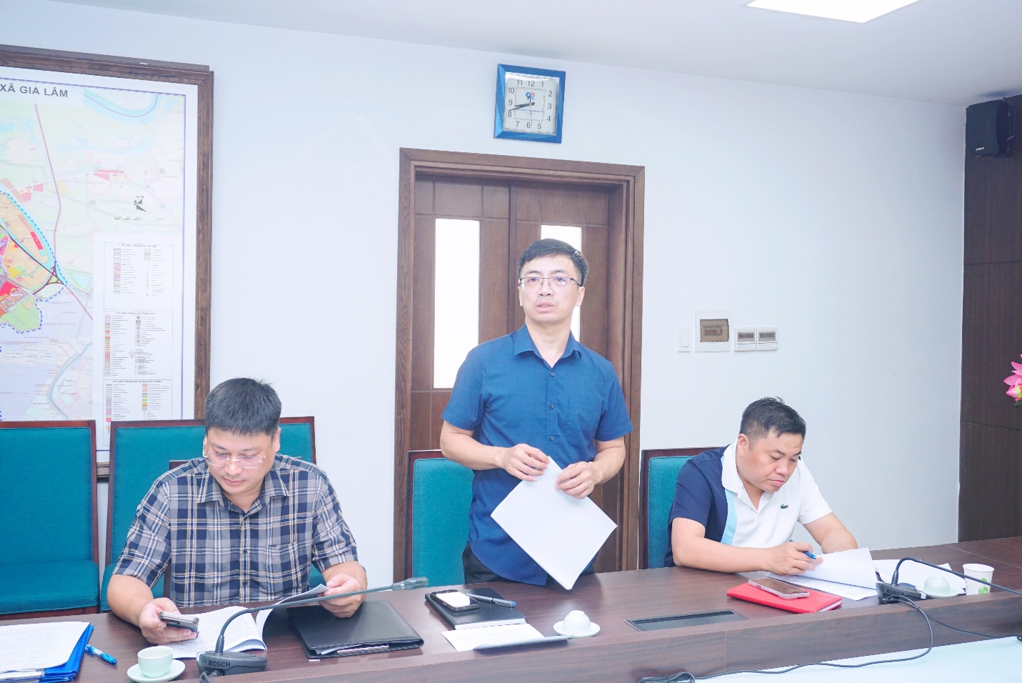 UBND xã Gia Lâm giao ban đánh giá kết quả giải quyết 05 điểm nghẽn trên địa bàn xã- Ảnh 2.