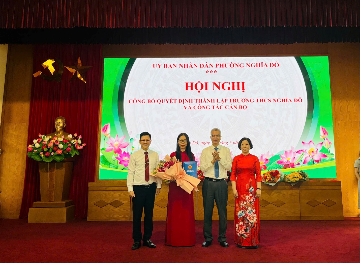 Phường Nghĩa Đô công bố quyết định thành lập Trường THCS Nghĩa Đô và công tác cán bộ- Ảnh 2.