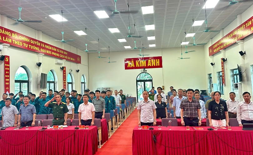 XÃ KIM ANH TỔ CHỨC LỄ CÔNG BỐ QUYẾT ĐỊNH THÀNH LẬP VÀ RA MẮT TRUNG ĐỘI DÂN QUÂN THƯỜNG TRỰC- Ảnh 1.